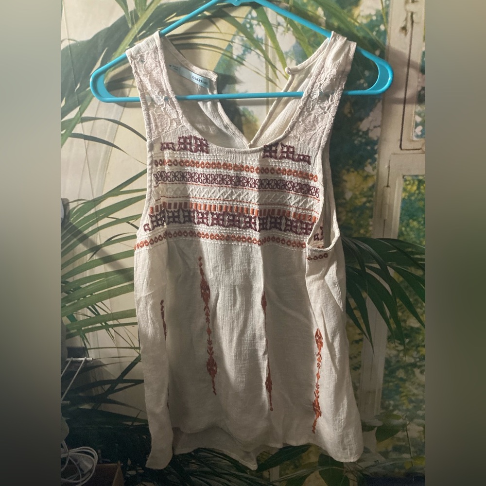 Women’s Maunces top, size M